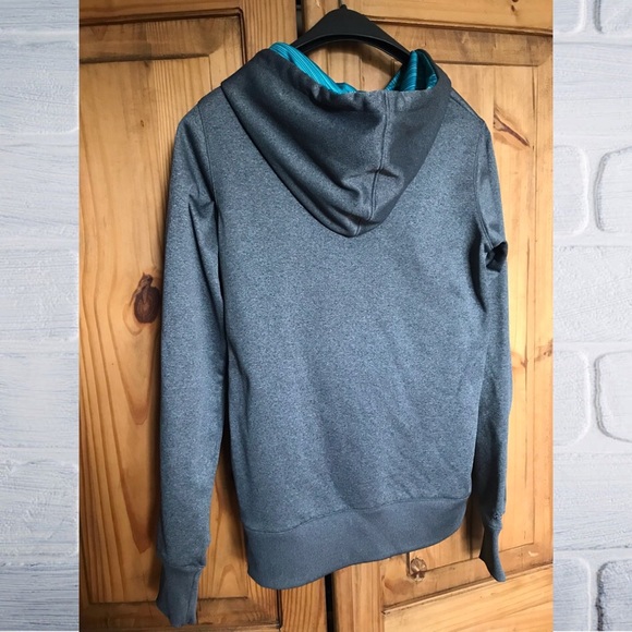 Semi- Fitted UnderArmour hoodie in Metallic Grey - Picture 2 of 5